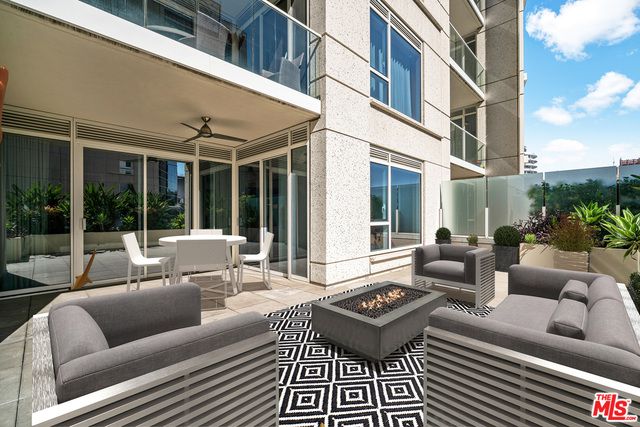 6250 W  Hollywood Blvd #4, Los Angeles, CA 90028