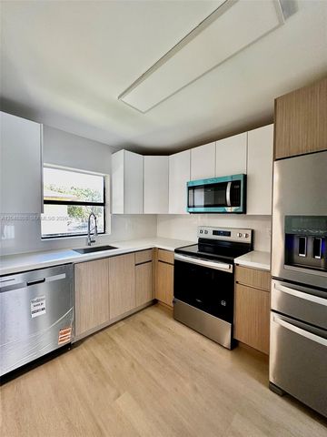 2540 W  67th Pl #202-28, Hialeah, FL 33016