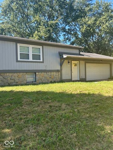 8605 Spring Valley Ln, Indianapolis, IN 46231