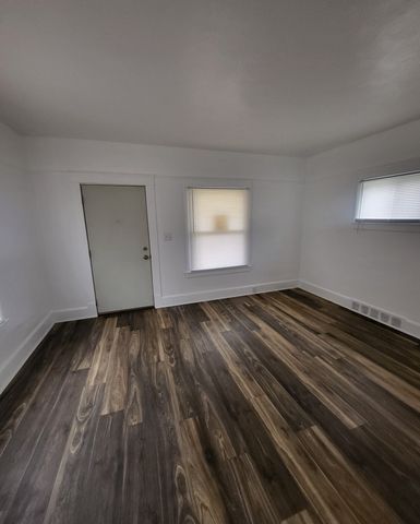 1692 Gladstone St, Youngstown, OH 44506