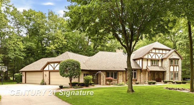 4210 Maple Woods Dr W, Saginaw, MI 48603