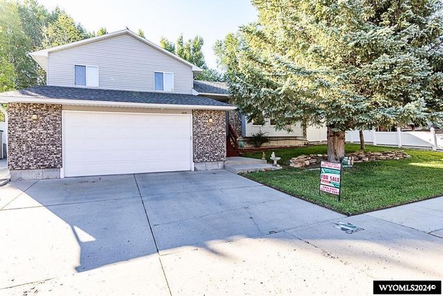 1015 Washakie Ave, Green River, WY 82935