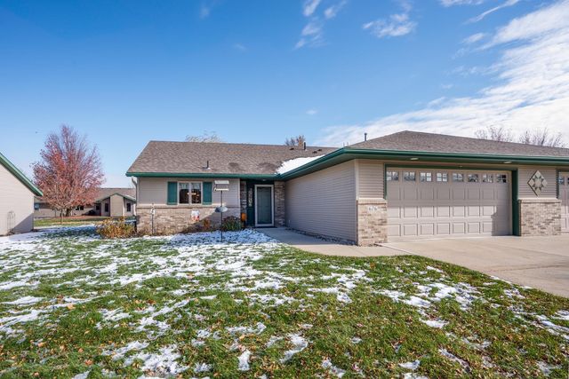 676 W  River Dr, New London, MN 56273