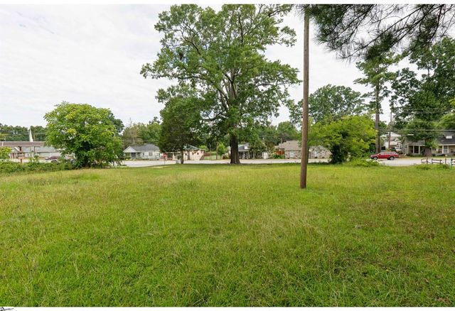 844 Cambridge Ave E, Greenwood, SC 29646