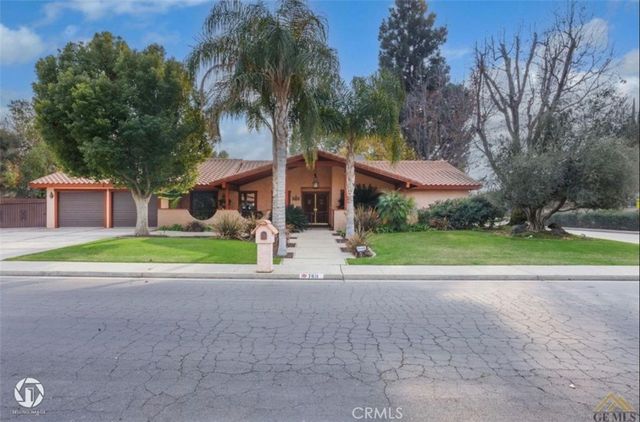7611 De Colores Ct, Bakersfield, CA 93309