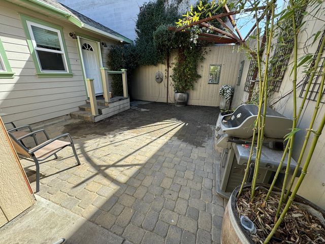 2132 Linden St, Oakland, CA 94607
