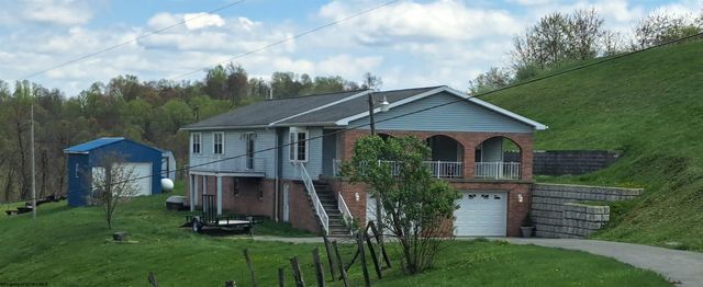 993 Daybrook Rd, Fairview, WV 26570