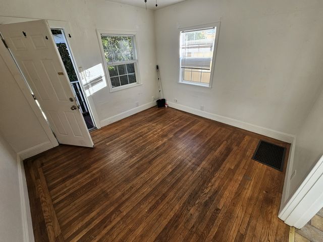 2911 E  16th St #2, Oakland, CA 94601