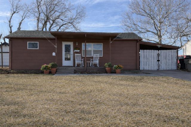 1217 N  Center St, Hoisington, KS 67544