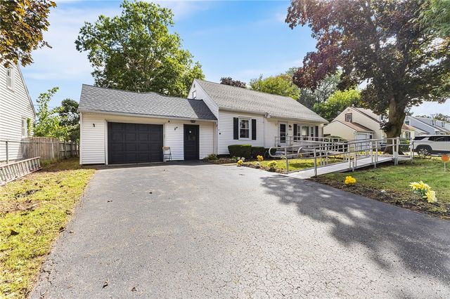 122 Harvest Dr, Rochester, NY 14626