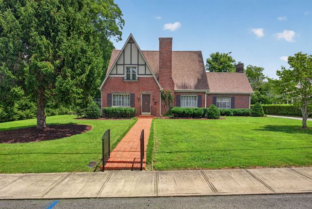 304 S  College St, Smithville, TN 37166