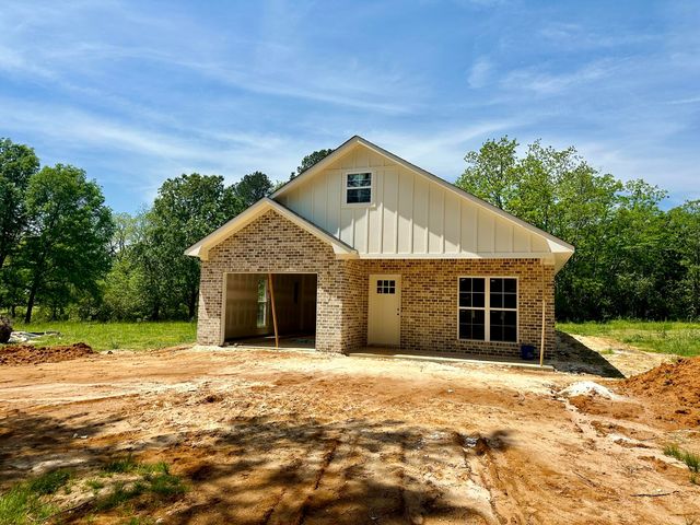 120 5th Ave, Blue Springs, MS 38828