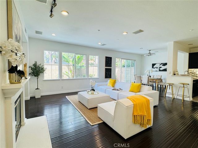 10 Salton, Irvine, CA 92602