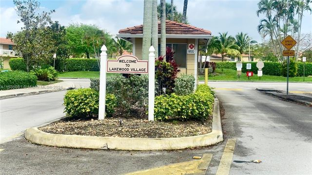 810 Twin Lakes Dr #17-D, Coral Springs, FL 33071
