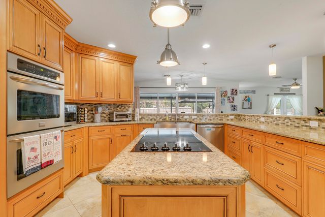 1881 SW Taurus Lane, Port Saint Lucie, FL 34984