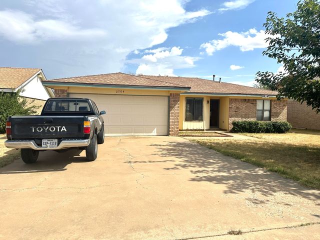 2704 Navasota Dr, Plainview, TX 79072