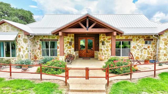 1084 Beddo Mountain Rd, Santo, TX 76472