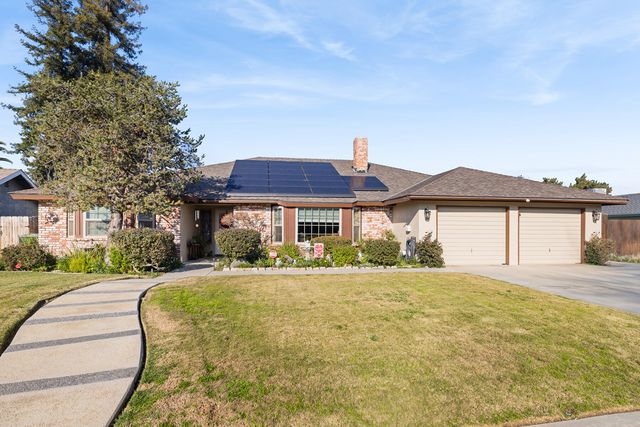 1022 W La Vida Avenue, Visalia, CA 93277