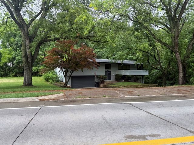 3438 53rd St, Moline, IL 61265
