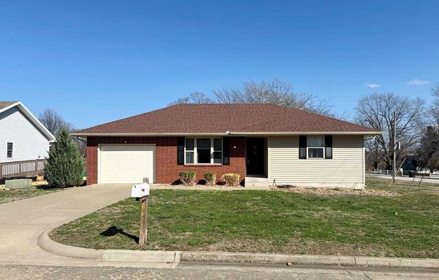 1409 Schrock St, El Dorado Springs, MO 64744