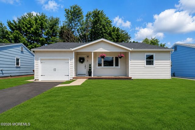 6 Coventry Road, Toms River, NJ 08757