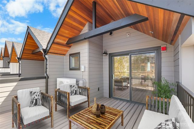 110 E 2nd Street S, Kirkland, WA 98033