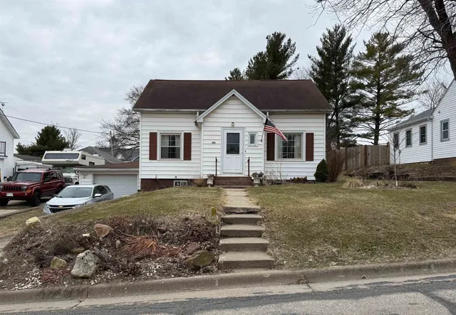 104 W  Hill St, Blanchardville, WI 53516