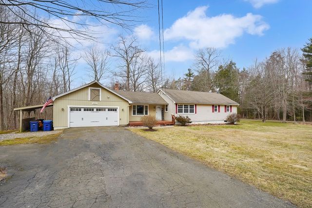 400 Dickinson Hill Rd, Russell, MA 01071