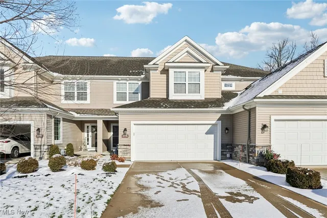 3776 Retreat Dr, Medina, OH 44256