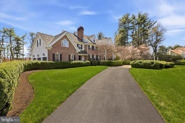608 Creek Ln, Flourtown, PA 19031