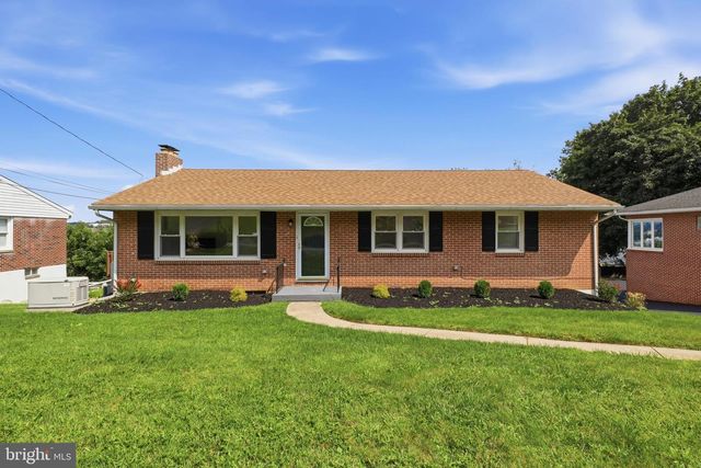 1429 Bonbar Rd, York, PA 17403