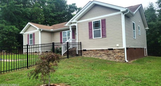 385 Pinehurst Ave, Carthage, NC 28327