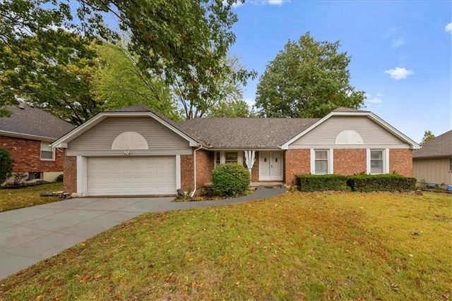 1004 SE 3rd Ter, Lees Summit, MO 64063