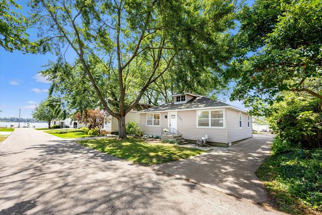 17545 Reenders St, Spring Lake, MI 49456