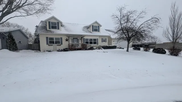 701 Aspen Dr, Saint Peter, MN 56082