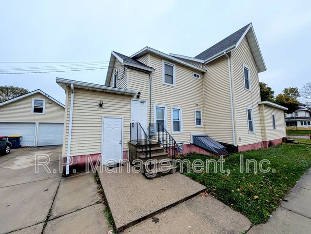 538 2nd St NW, Faribault, MN 55021