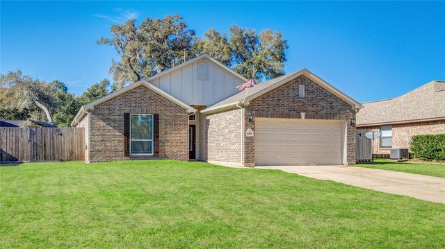 254 Inwood Dr, West Columbia, TX 77486