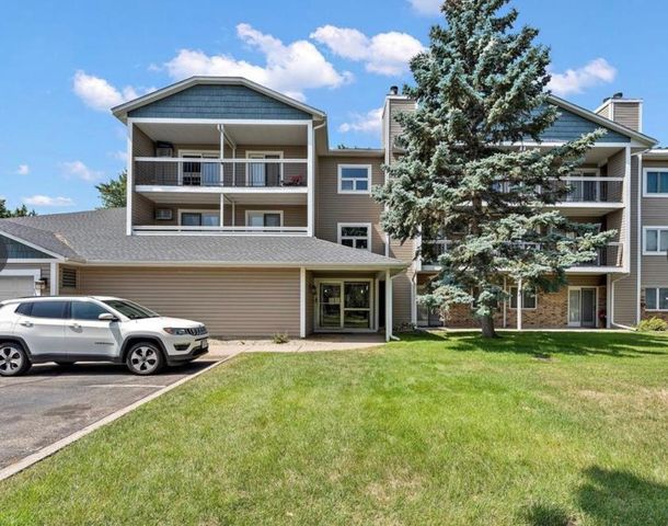 7624 157th St W #301, Apple Valley, MN 55124