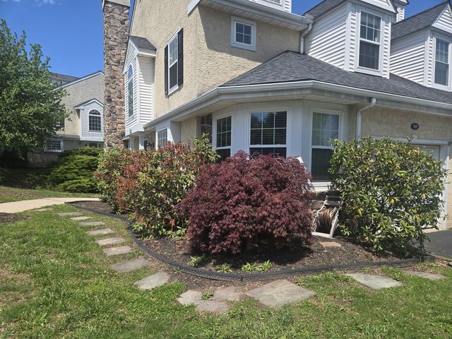 1601 Coventry Pointe Ln, Pottstown, PA 19465