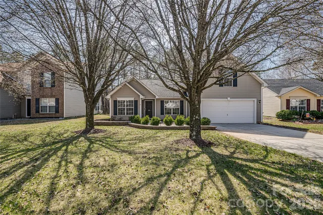 1838 Summit Ridge Ln, Kannapolis, NC 28083