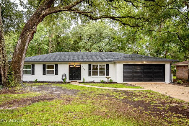 825 Graveline Rd, Gautier, MS 39553