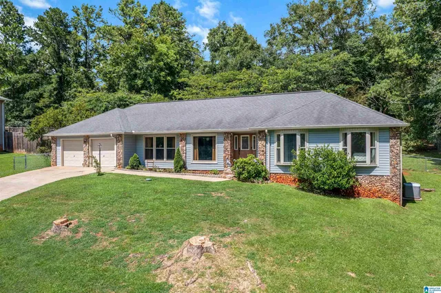805 Pinedale Ct, Anniston, AL 36207