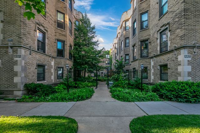 1222 W  Jarvis Ave #2N, Chicago, IL 60626