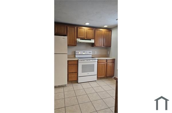 1295 Stafford Rd #3, Tiverton, RI 02878