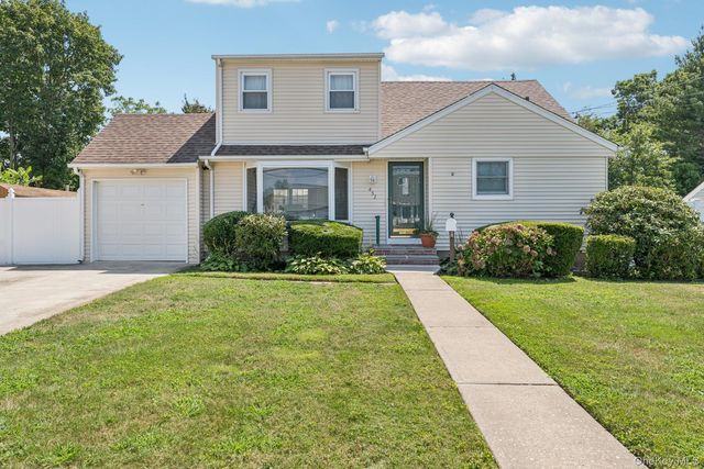 452 15th Street, West Babylon, NY 11704