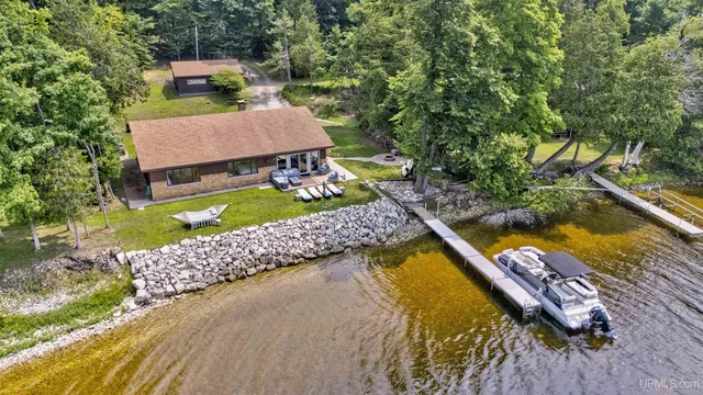 1453N Country Club Dr, Manistique, MI 49854