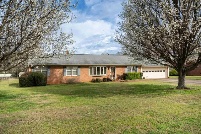 109 Gentry Rd, Spartanburg, SC 29301