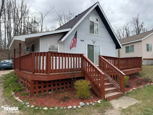 5929 Star Rd, Johannesburg, MI 49751