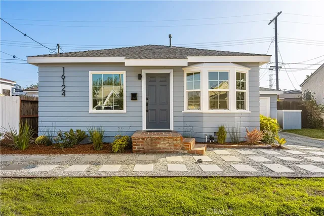 16124 S  Hoover St, Gardena, CA 90247