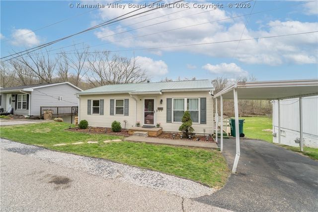 3 Surrey Dr, Hurricane, WV 25526